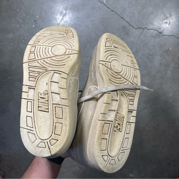 MEN'S NIKE AIR PYTHON PREMIUM SHOE SAIL/METALLIC GOLD 705066-102 SZ 11 - Picture 7 of 7